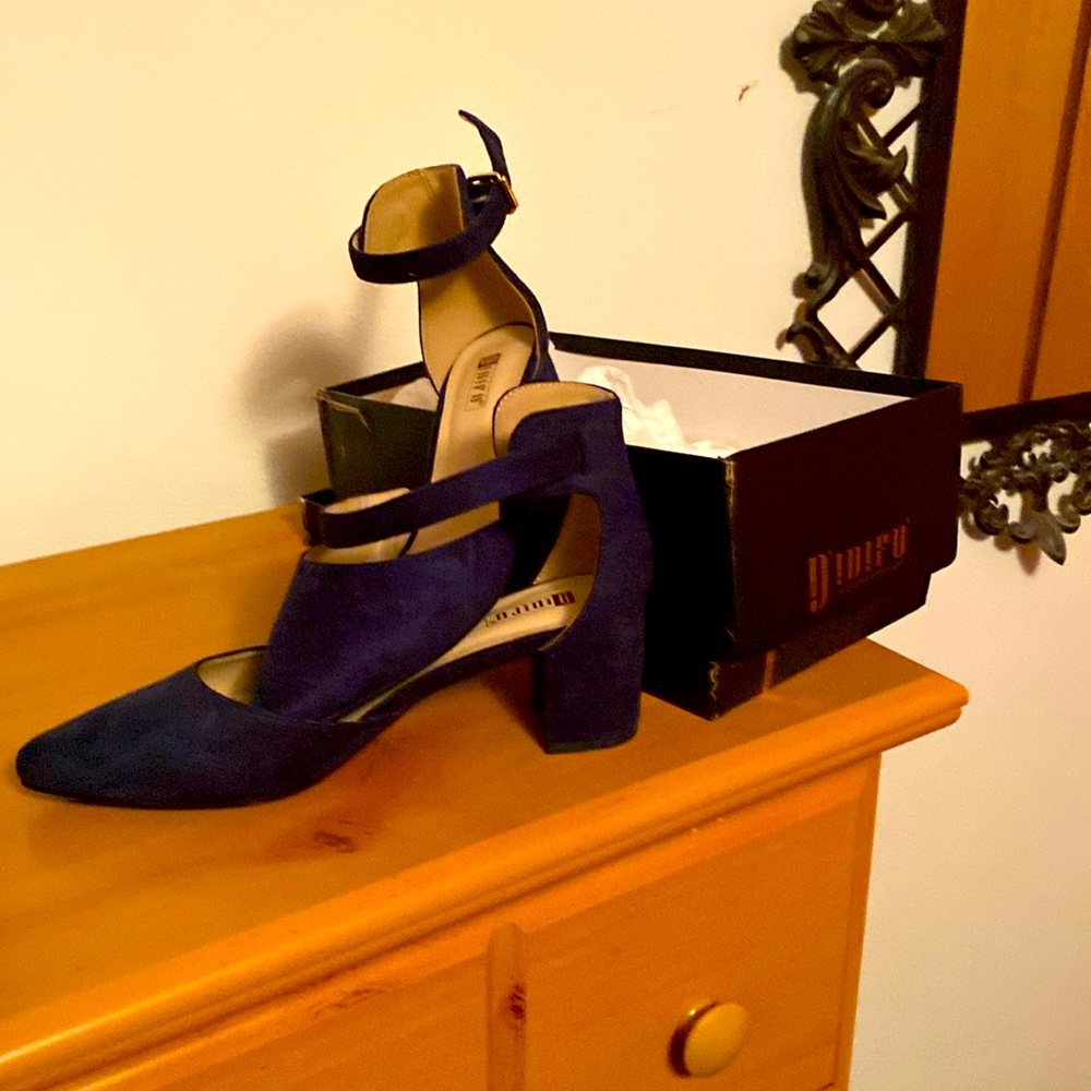 A pair of IDIFU navy sandals